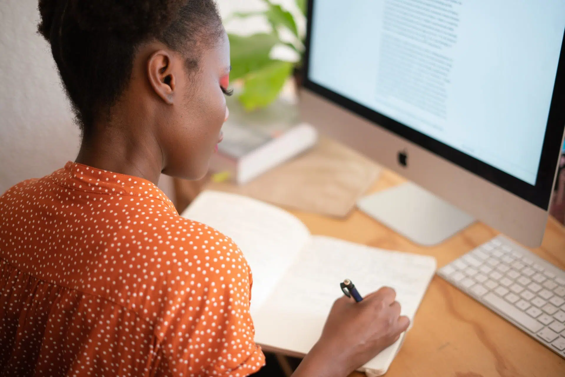 woman at desk working on procurement contract management